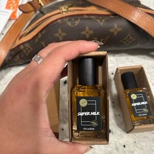 Lush Super Milk Fragrance Oil with Black Cap